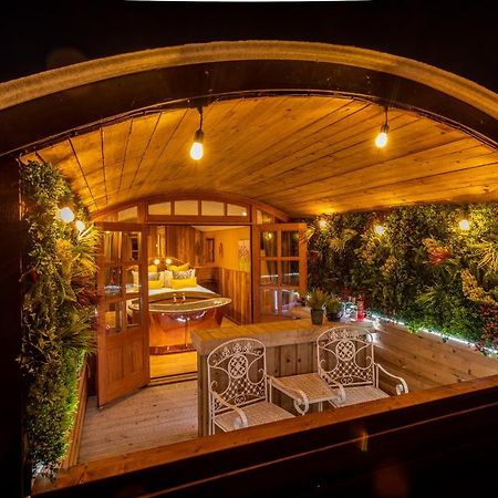 Ashwood Shepherd Hut -Ockeridge Rural Retreats Apartment Worcester Bagian luar foto