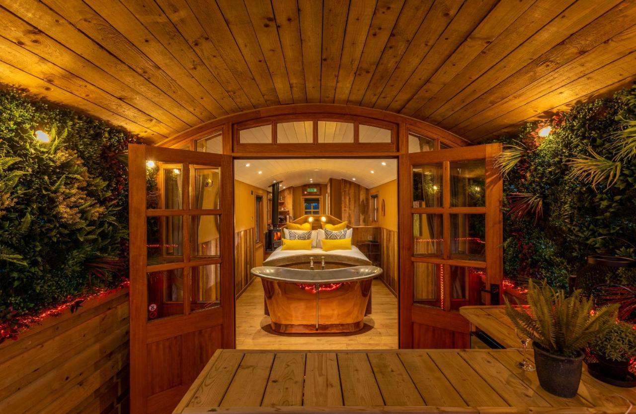 Ashwood Shepherd Hut -Ockeridge Rural Retreats Apartment Worcester Bagian luar foto