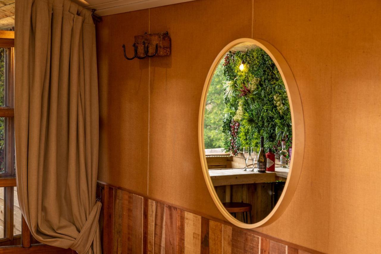 Ashwood Shepherd Hut -Ockeridge Rural Retreats Apartment Worcester Bagian luar foto