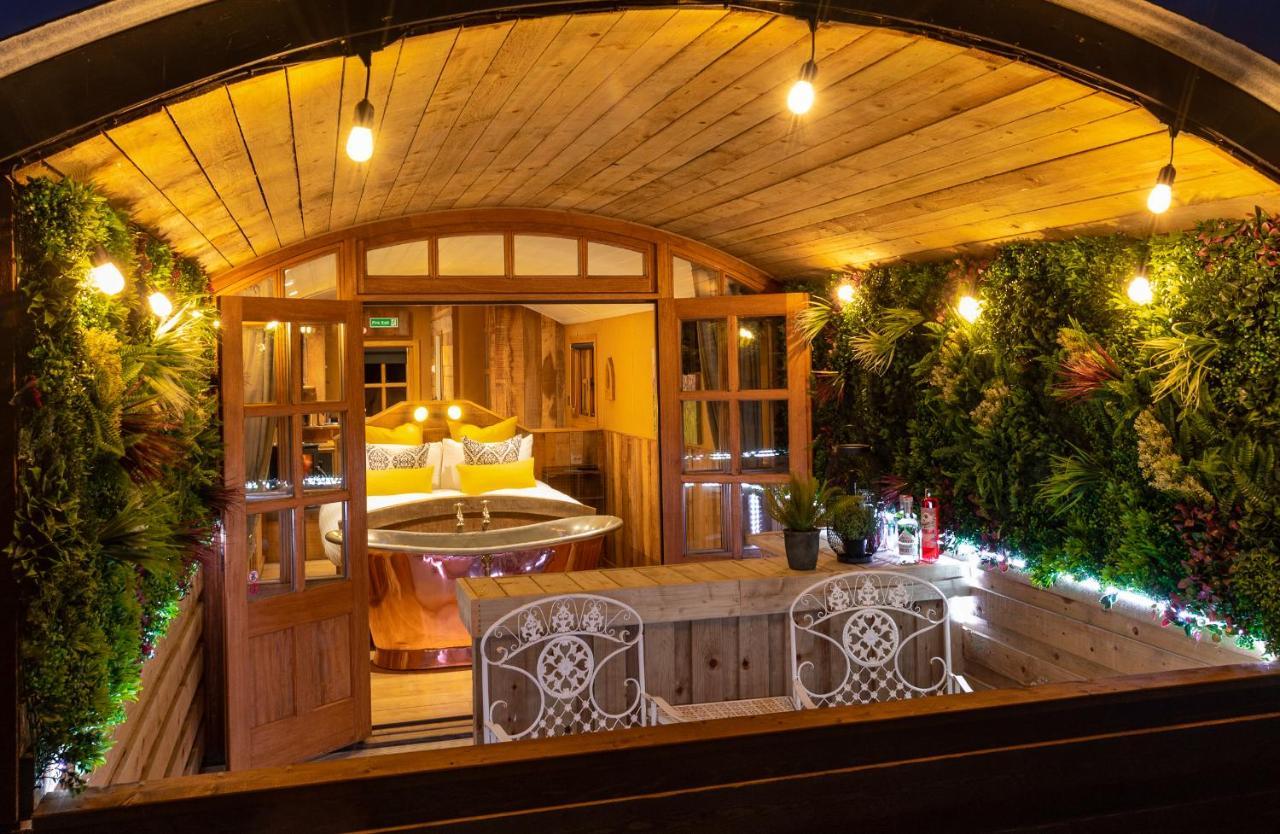 Ashwood Shepherd Hut -Ockeridge Rural Retreats Apartment Worcester Bagian luar foto