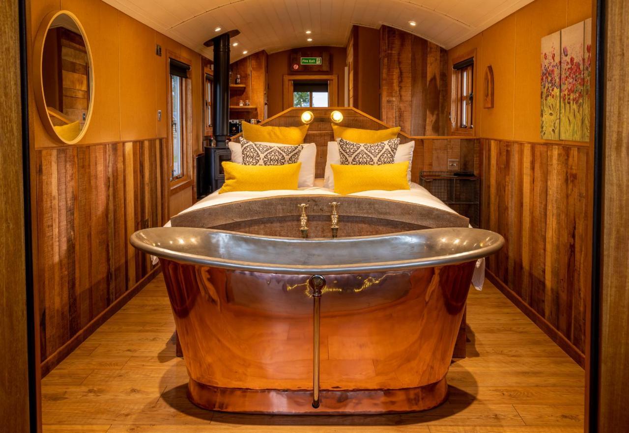 Ashwood Shepherd Hut -Ockeridge Rural Retreats Apartment Worcester Bagian luar foto