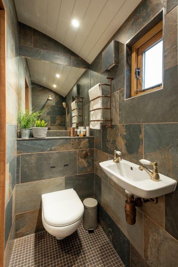 Ashwood Shepherd Hut -Ockeridge Rural Retreats Apartment Worcester Bagian luar foto
